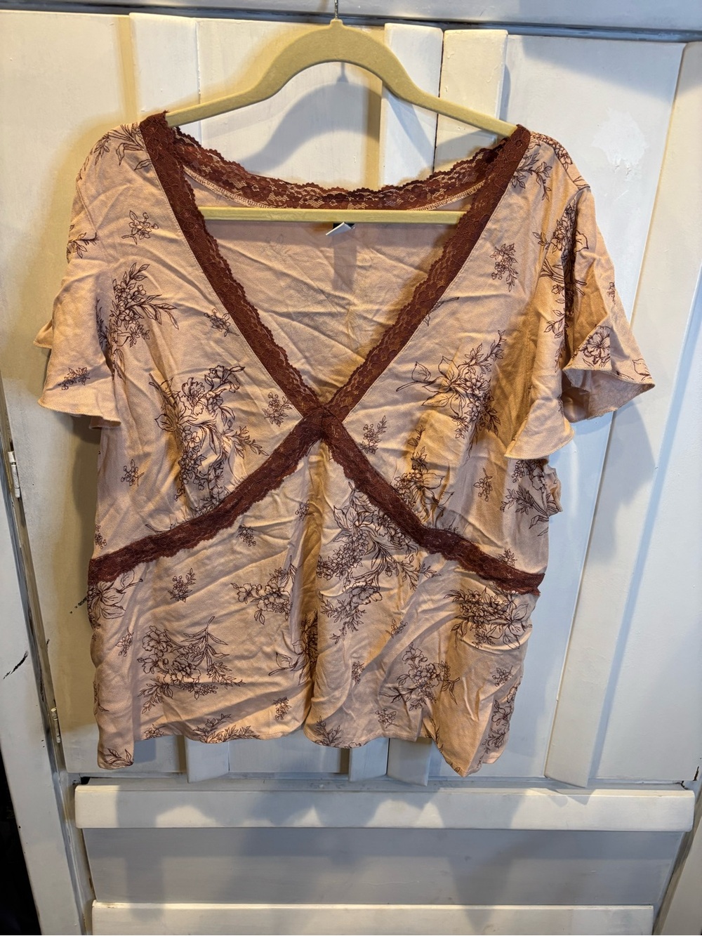 Old Navy Blush Pink Floral V-Neck Short Sleeve Top with Brown Lace Trim